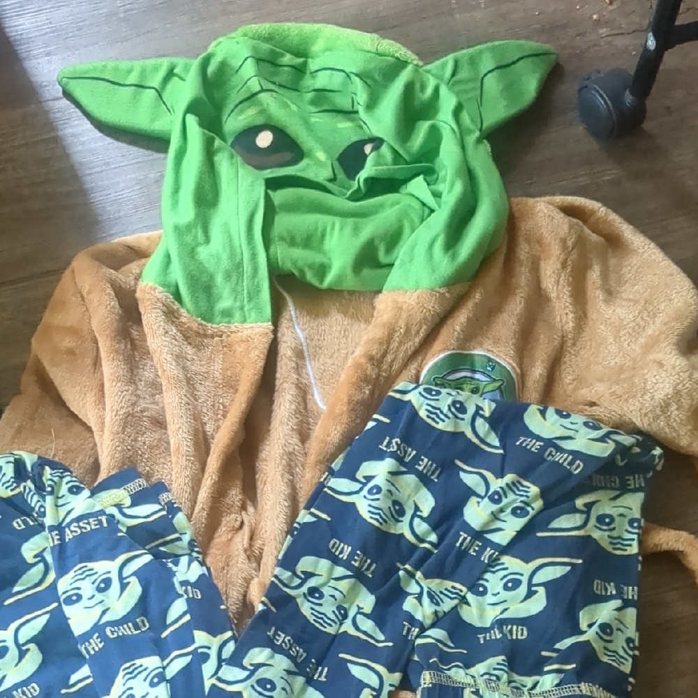 Kids Green and Brown Yoda Pajama Robe Set